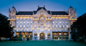 Four Seasons Gresham Palace Budapest has restored its guestrooms and revamped its restaurant. 